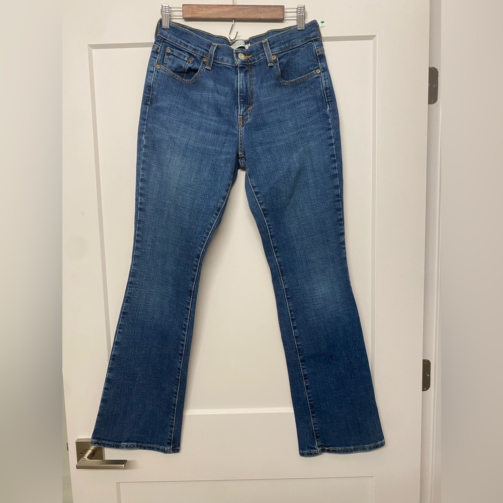 Levi's Women's Flare Jeans in Classic Blue